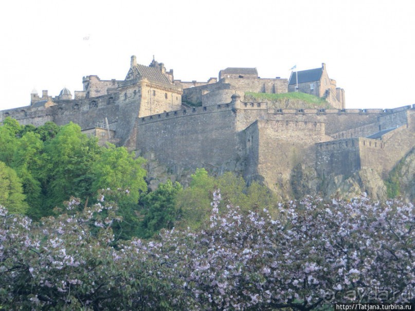 Посетить замок и прислониться к стенам средневековья