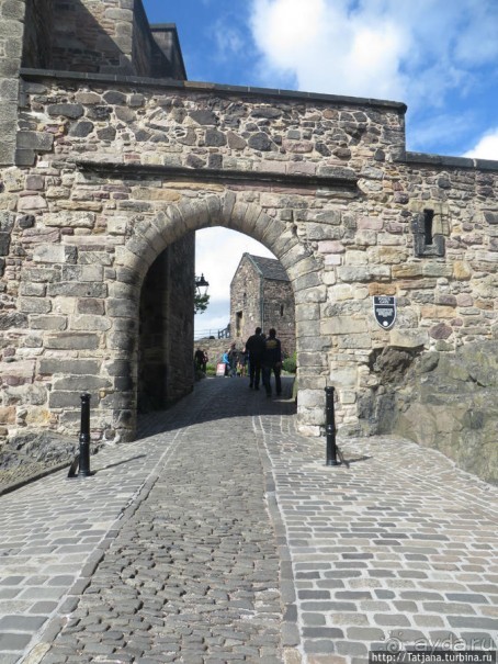 Посетить замок и прислониться к стенам средневековья