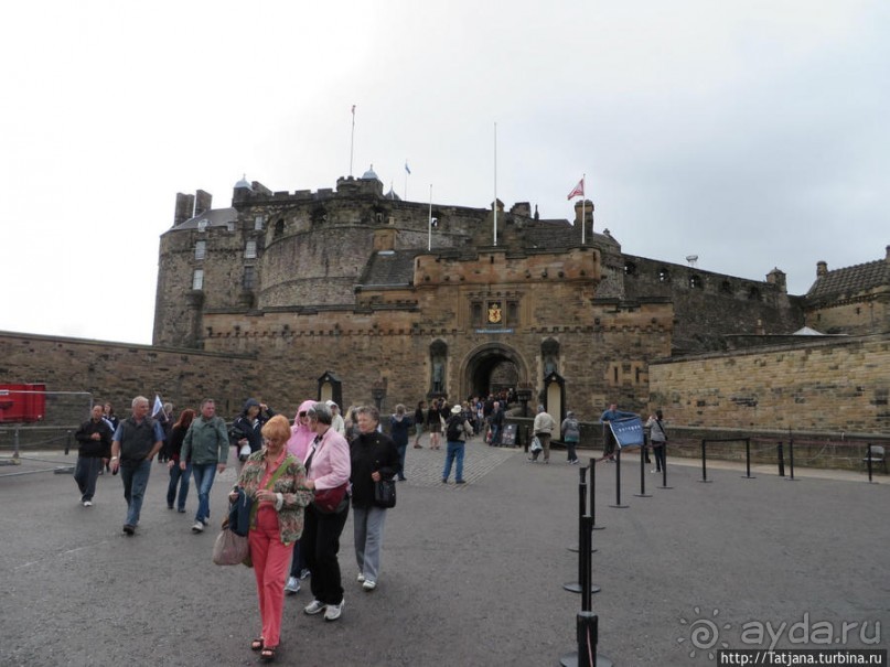 Посетить замок и прислониться к стенам средневековья