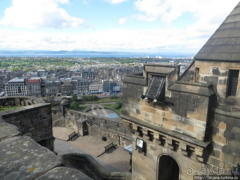Посетить замок и прислониться к стенам средневековья