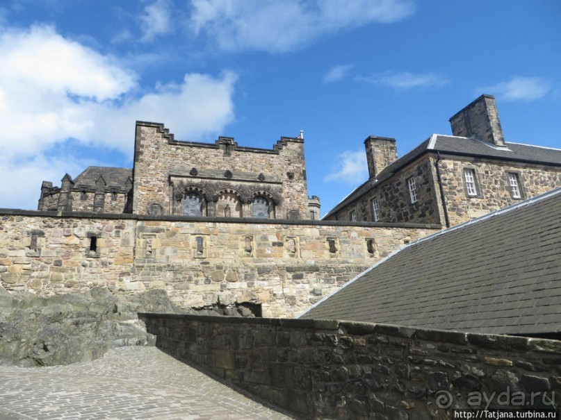 Посетить замок и прислониться к стенам средневековья