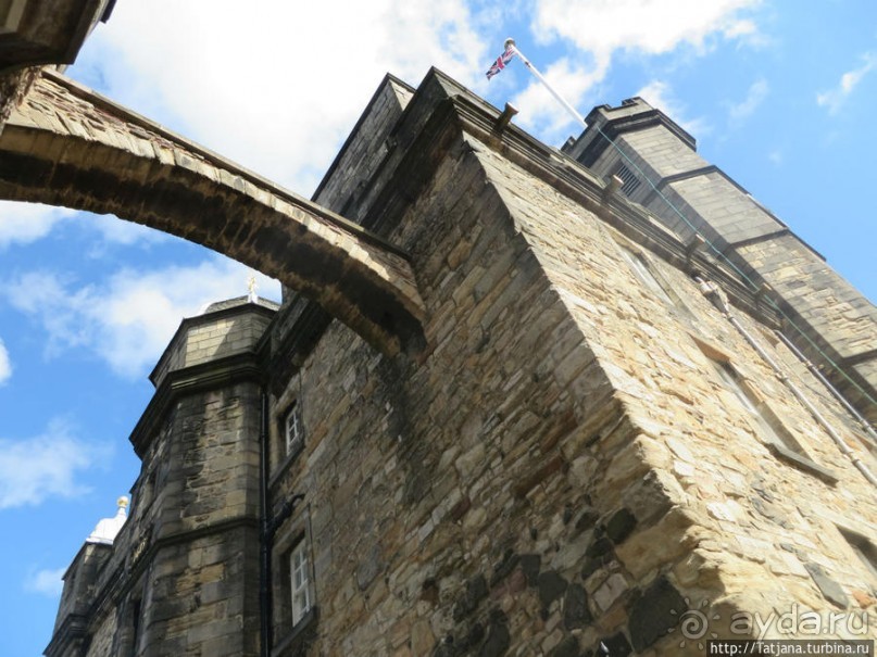 Посетить замок и прислониться к стенам средневековья