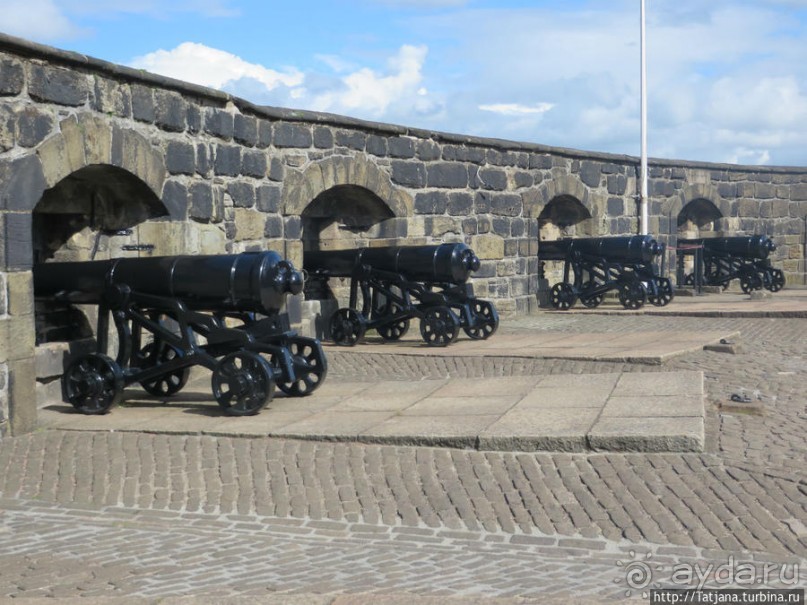 Посетить замок и прислониться к стенам средневековья
