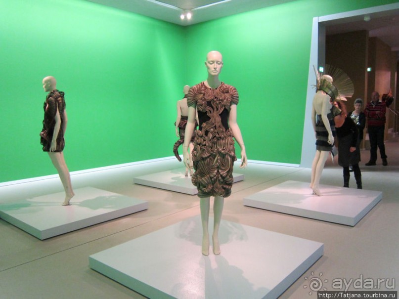 Гронингер музей и его антураж...