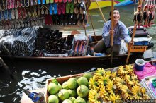 Плавучий рынок на реке Квай