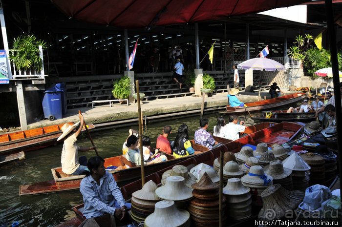Плавучий рынок на реке Квай