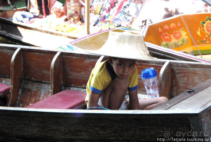 Плавучий рынок на реке Квай