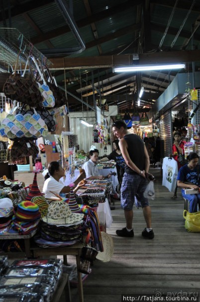 Плавучий рынок на реке Квай