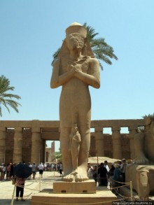 Пустыня ... жара и великолепие Луксора