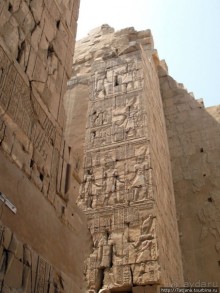 Пустыня ... жара и великолепие Луксора