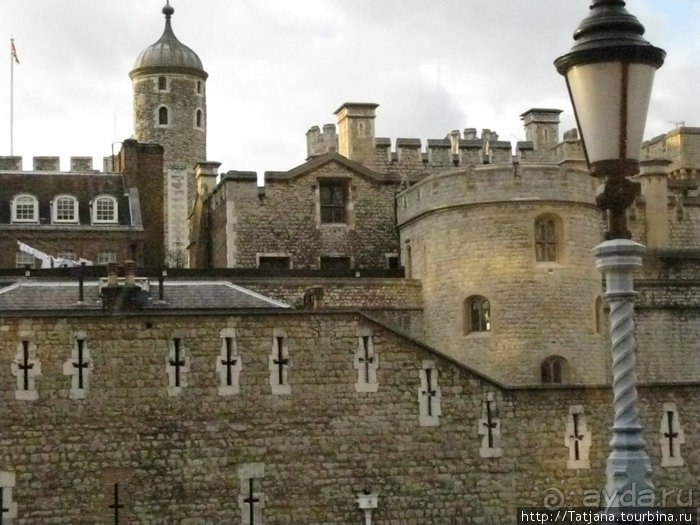 А также огни ночного Лондона, дождь и пеликан...