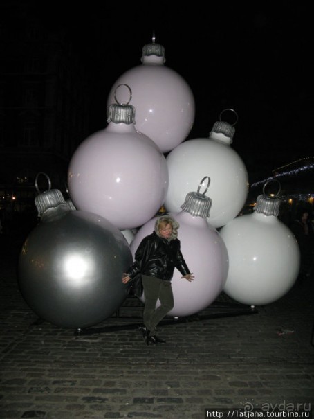 А также огни ночного Лондона, дождь и пеликан...