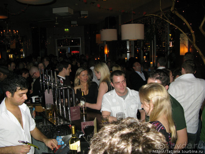 А также огни ночного Лондона, дождь и пеликан...