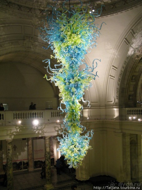 А также огни ночного Лондона, дождь и пеликан...