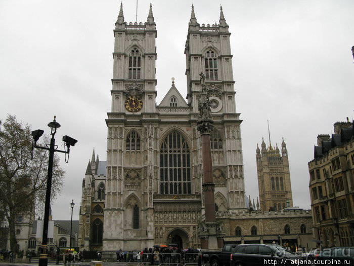 А также огни ночного Лондона, дождь и пеликан...