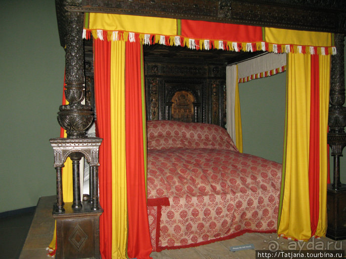 А также огни ночного Лондона, дождь и пеликан...