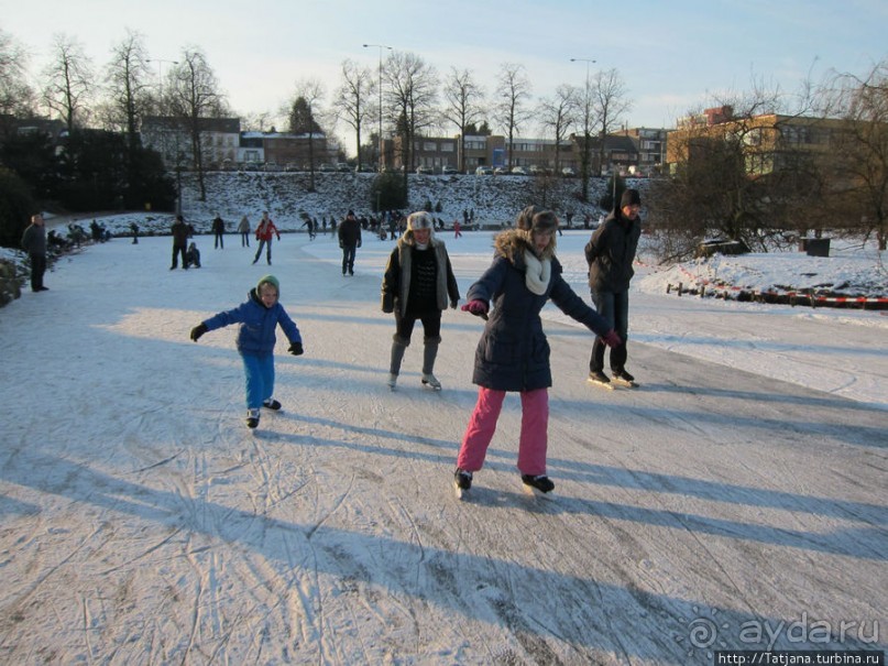 Наконец - то замерз "Уточкин" пруд... и все идут на каток