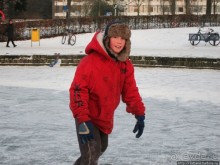 Наконец - то замерз "Уточкин" пруд... и все идут на каток