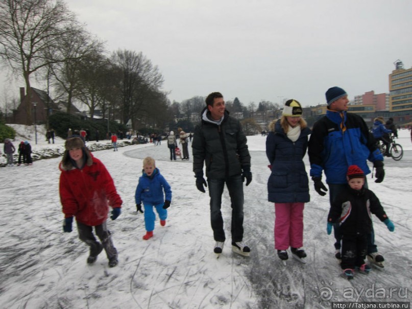 Наконец - то замерз "Уточкин" пруд... и все идут на каток