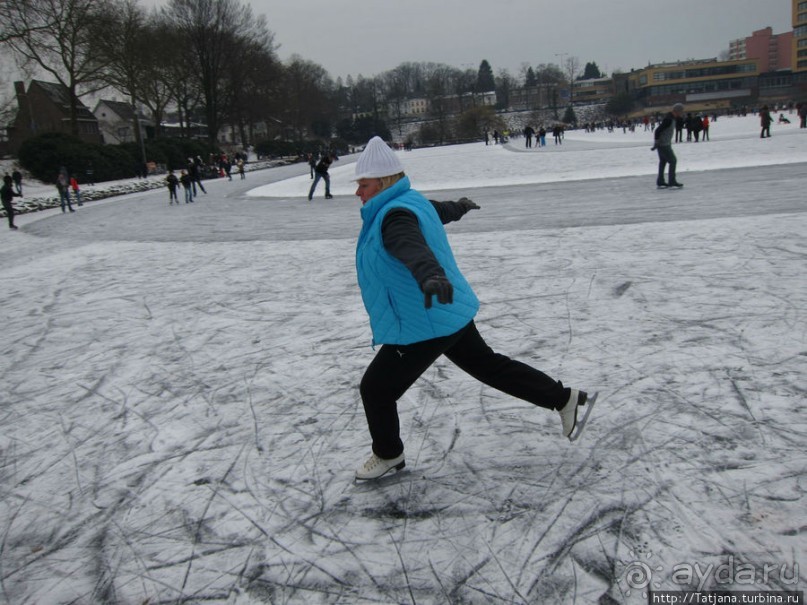 Наконец - то замерз "Уточкин" пруд... и все идут на каток