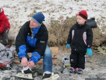 Наконец - то замерз "Уточкин" пруд... и все идут на каток