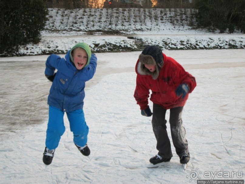 Наконец - то замерз "Уточкин" пруд... и все идут на каток
