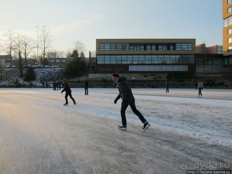 Наконец - то замерз "Уточкин" пруд... и все идут на каток