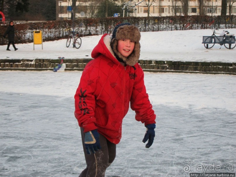Наконец - то замерз "Уточкин" пруд... и все идут на каток