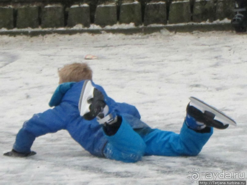 Наконец - то замерз "Уточкин" пруд... и все идут на каток