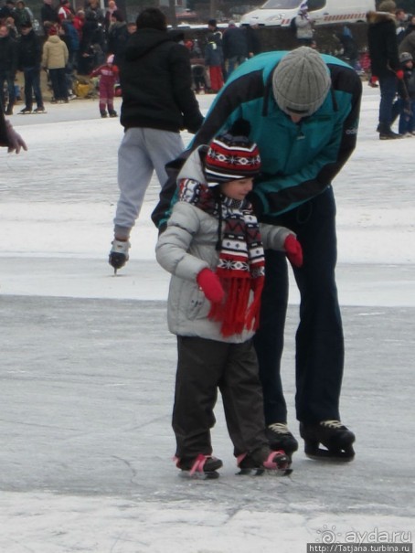 Наконец - то замерз "Уточкин" пруд... и все идут на каток