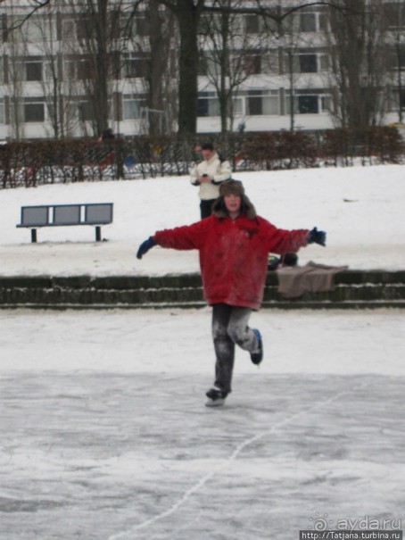 Наконец - то замерз "Уточкин" пруд... и все идут на каток