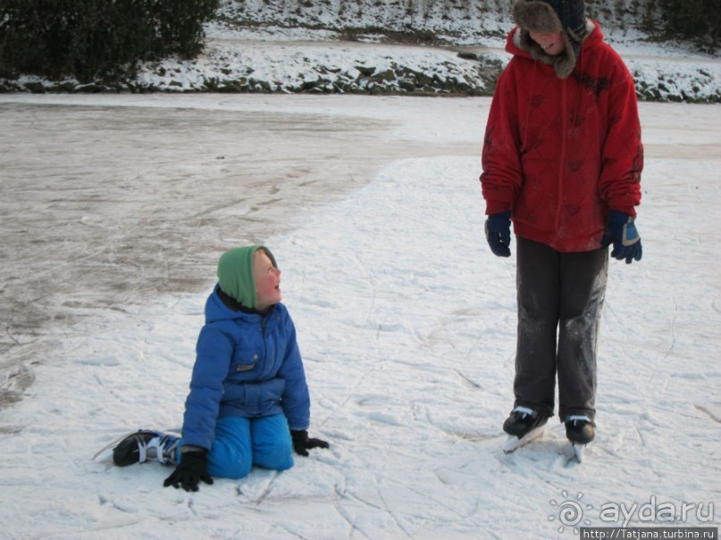Наконец - то замерз "Уточкин" пруд... и все идут на каток