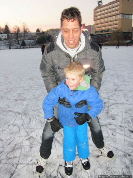 Наконец - то замерз "Уточкин" пруд... и все идут на каток