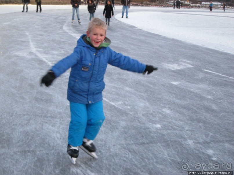 Наконец - то замерз "Уточкин" пруд... и все идут на каток
