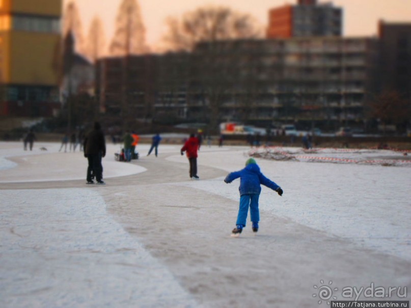 Наконец - то замерз "Уточкин" пруд... и все идут на каток