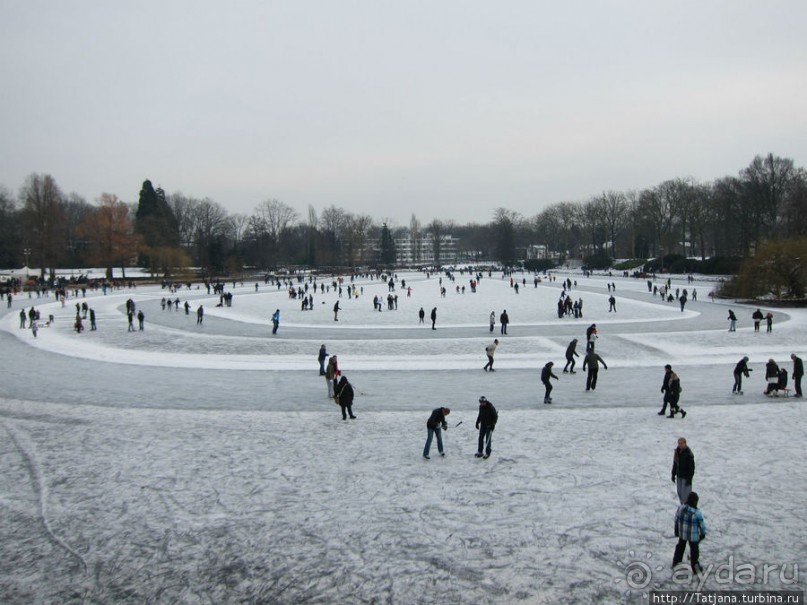 Наконец - то замерз "Уточкин" пруд... и все идут на каток