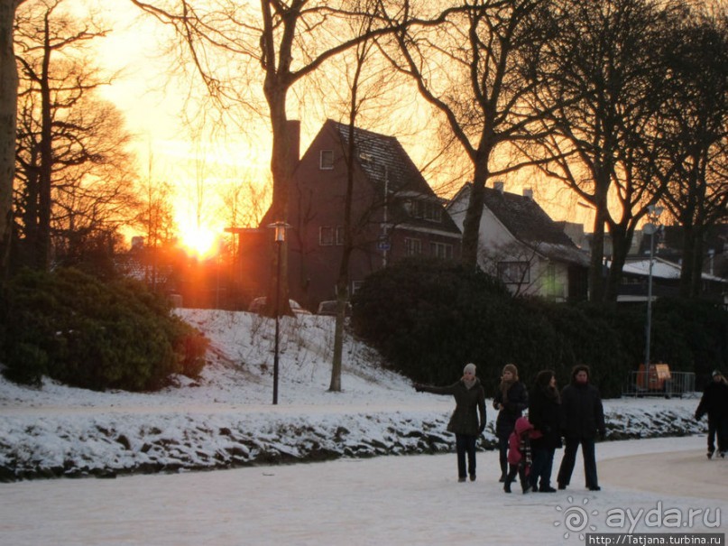 Наконец - то замерз "Уточкин" пруд... и все идут на каток