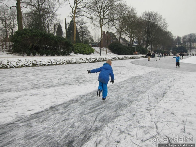 Наконец - то замерз "Уточкин" пруд... и все идут на каток