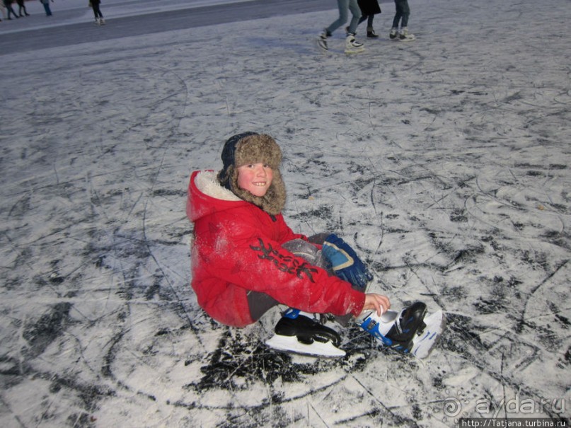 Наконец - то замерз "Уточкин" пруд... и все идут на каток