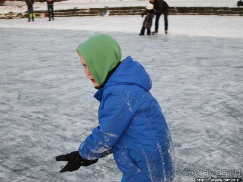Наконец - то замерз "Уточкин" пруд... и все идут на каток
