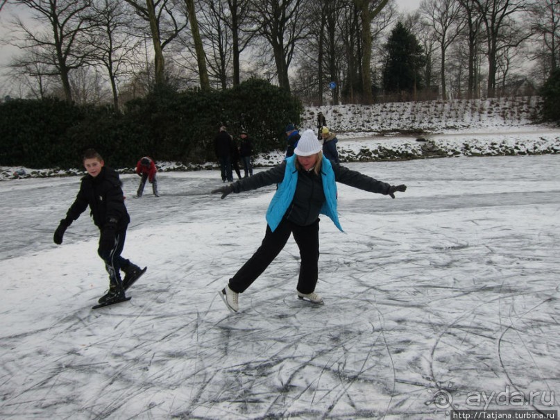 Наконец - то замерз "Уточкин" пруд... и все идут на каток