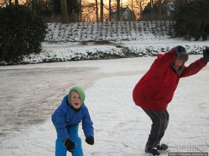 Наконец - то замерз "Уточкин" пруд... и все идут на каток