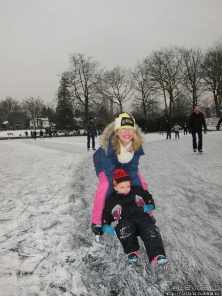 Наконец - то замерз "Уточкин" пруд... и все идут на каток