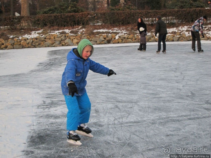 Наконец - то замерз "Уточкин" пруд... и все идут на каток