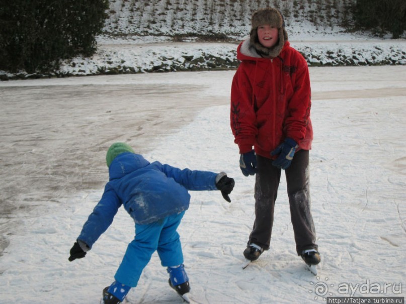 Наконец - то замерз "Уточкин" пруд... и все идут на каток