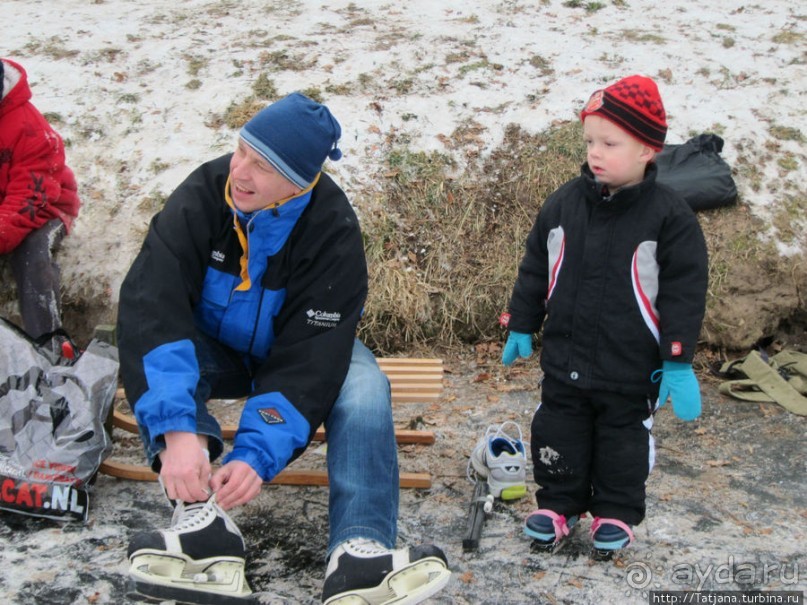 Наконец - то замерз "Уточкин" пруд... и все идут на каток