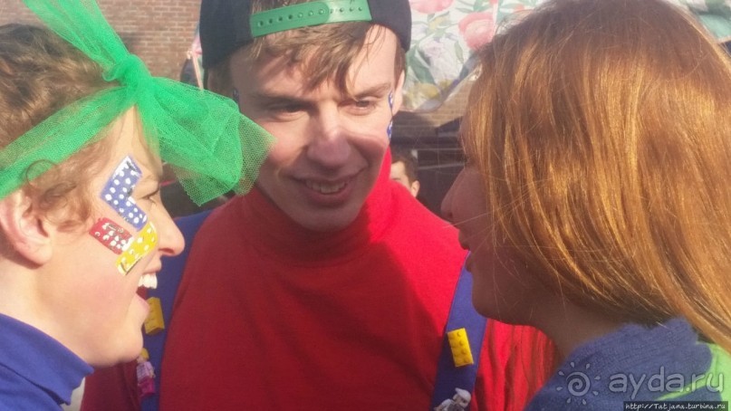 Карнавальное шествие в деревне Kleine Meers