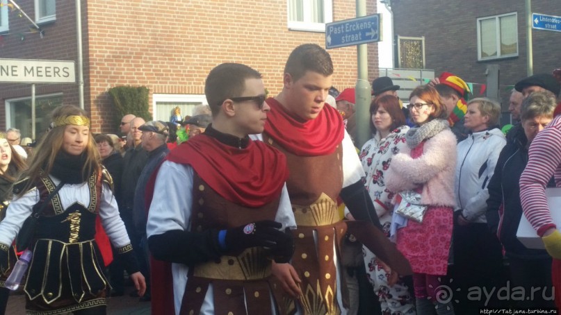Карнавальное шествие в деревне Kleine Meers
