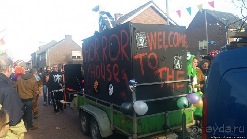 Карнавальное шествие в деревне Kleine Meers