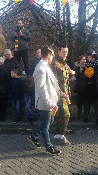 Карнавальное шествие в деревне Kleine Meers